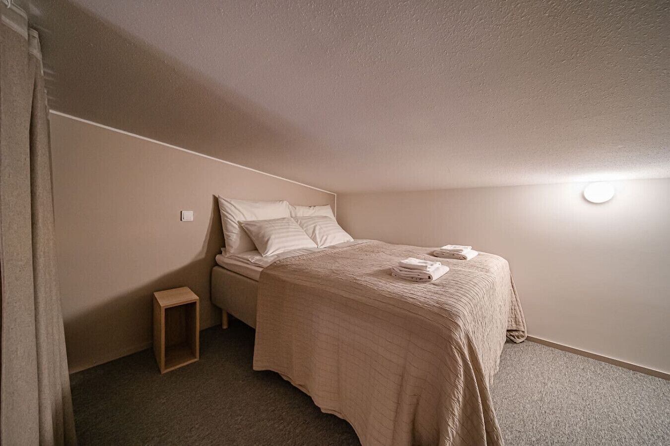 Bureau, fer et planche à repasser, Wi-Fi gratuit, draps fournis