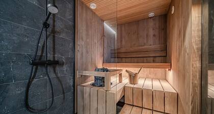 Aavalevi Frozen Chalet, Top of Mountain