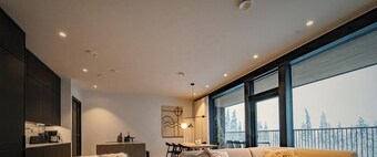 Aurora Luxe Chalet Ski-In/Ski-Out, Mountain View