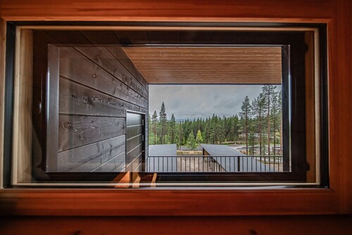 Aurora Luxe Chalet Ski-In/Ski-Out, Mountain View