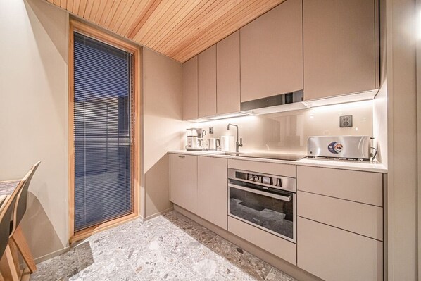 Fridge, microwave, oven, stovetop - Aavalevi Peak Chalet, Mountain View (Levi)