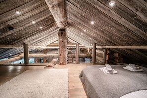 5 bedrooms, iron/ironing board, free WiFi, bed sheets