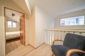 4 bedrooms, desk, iron/ironing board, free WiFi