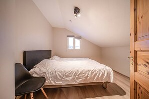 Escrivaninha, ferros/tábuas de passar roupa, Wi-Fi de cortesia