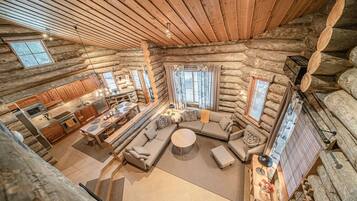 Televisión y chimenea