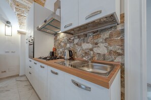 Mikrovågsugn, ugn, spishäll och diskmaskin