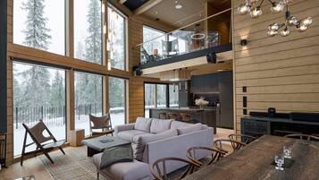 TV, fireplace, stereo