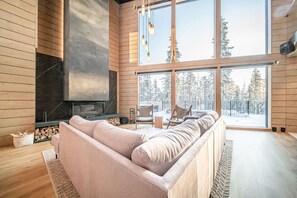 TV, fireplace, stereo