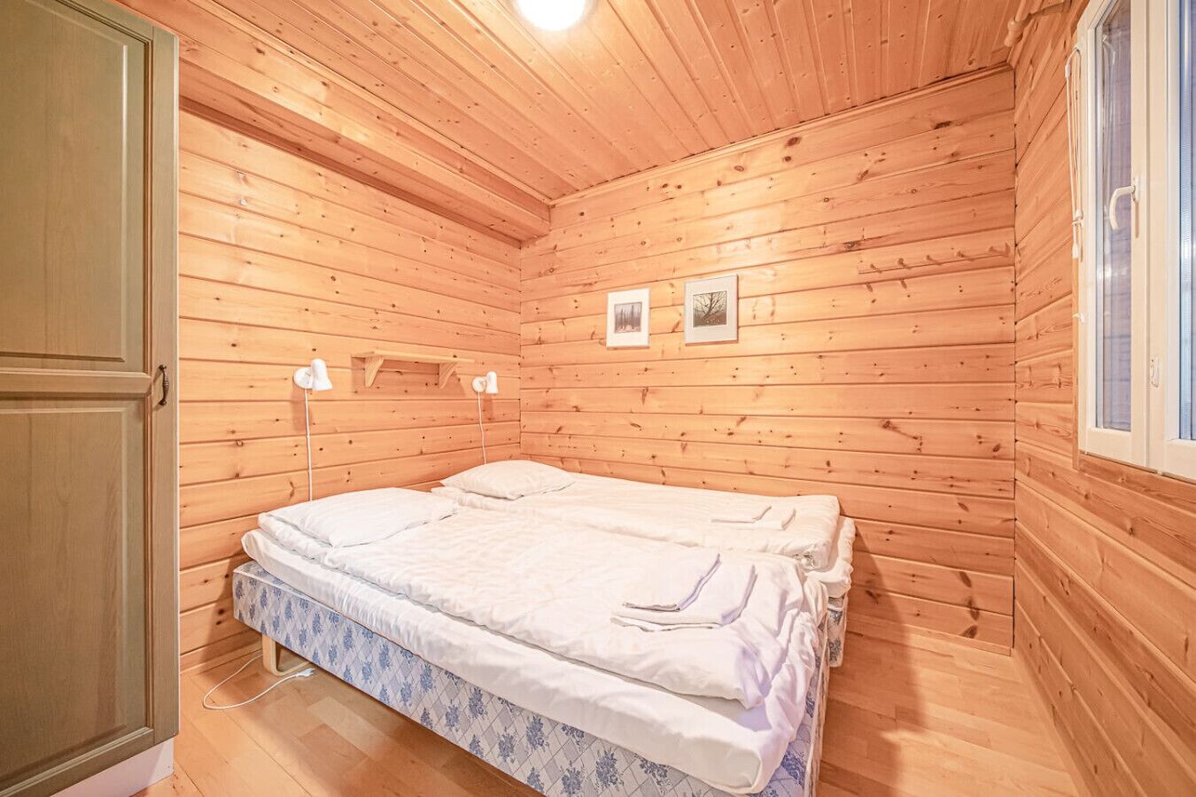 Silitysrauta/-lauta, ilmainen Wi-Fi, vuodevaatteet