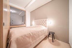 2 bedrooms, desk, iron/ironing board, free WiFi