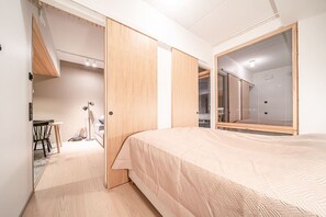 Bureau, fer et planche à repasser, Wi-Fi gratuit, draps fournis