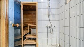 Hiustenkuivaaja, pyyhkeet, vessapaperi