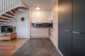 Kühlschrank, Mikrowelle, Ofen, Herdplatte