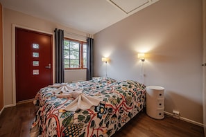 2 slaapkamers, een strijkplank/strijkijzer, gratis wifi, beddengoed