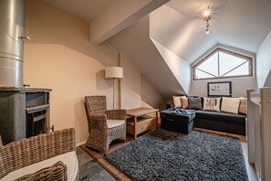 Televisión y chimenea 