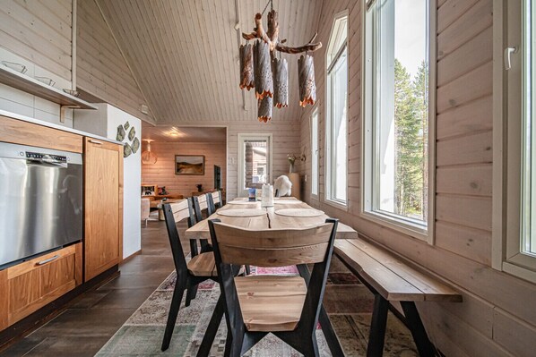 Dining - Levin Taiga 18A by Aavalevi Holidays (Levi)