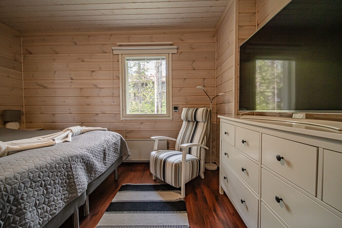 3 makuuhuonetta, silitysrauta/-lauta, ilmainen Wi-Fi, vuodevaatteet