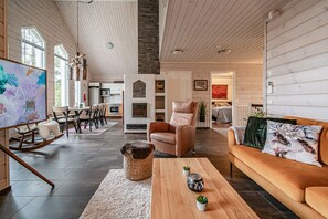 TV, fireplace, stereo