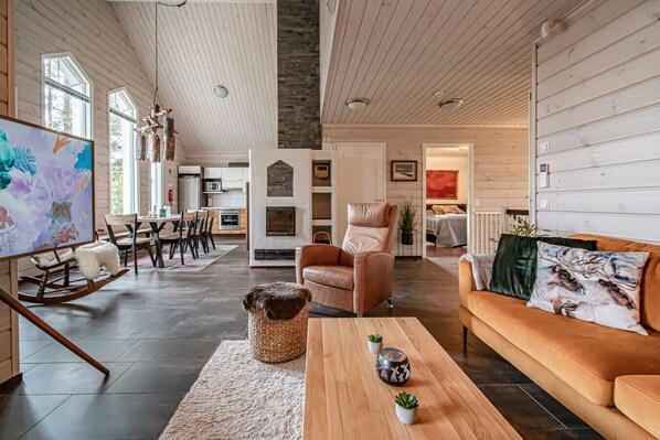 TV, fireplace, stereo