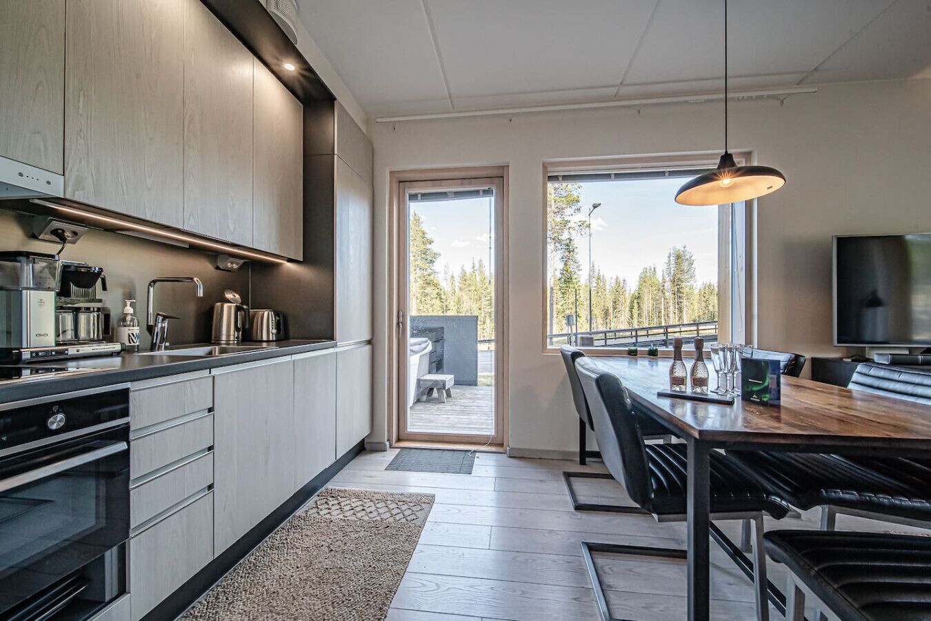 Køleskab, mikrobølgeovn, ovn, kogeplade