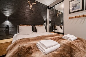 2 makuuhuonetta, silitysrauta/-lauta, ilmainen Wi-Fi, vuodevaatteet