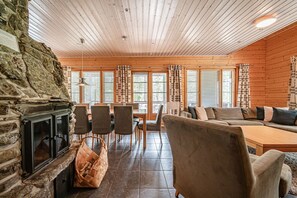 Una Smart TV, una chimenea