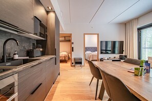 Fridge, microwave, oven, stovetop - Ski Chalet C23 by Aavalevi Holidays, Ski-in/out (Levi)