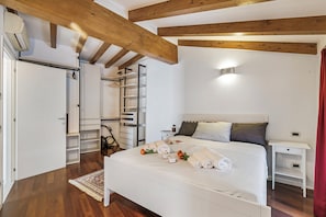 Appartement Familial, 2 chambres (Riva's Rooftop Retreat) | 2 chambres, Wi-Fi gratuit, draps fournis