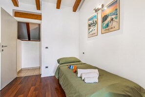 Családi apartman, 2 hálószobával, mikrohullámú sütő (Riva's Rooftop Retreat) | 2 hálószoba