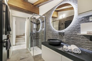 Family Apartment, Multiple Bedrooms (Riva's Rooftop Retreat) | Bathroom | Shower, hair dryer, bidet, towels