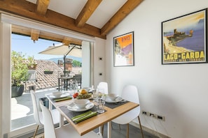 Family Apartment, Multiple Bedrooms (Riva's Rooftop Retreat) | Dining