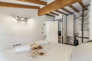 Apartament familiar, diversos dormitoris (Riva's Rooftop Retreat) | 2 dormitoris, wifi gratuïta i roba de llit 