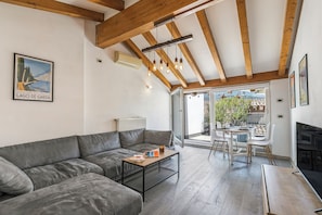 Family Apartment, Multiple Bedrooms (Riva's Rooftop Retreat) | Living area | 21-inch flat-screen TV with cable channels