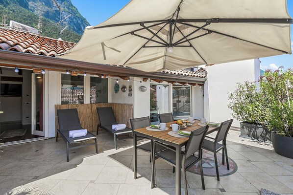 Family Apartment, Multiple Bedrooms (Riva's Rooftop Retreat) | Outdoor dining