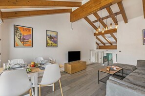 Family Apartment, Multiple Bedrooms (Riva's Rooftop Retreat) | Interior