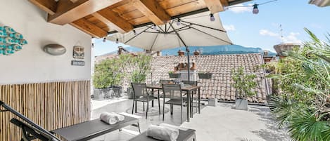 패밀리 아파트, 침실 여러 개 (Riva's Rooftop Retreat) | 야외 식당
