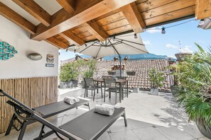 Family Apartment, Multiple Bedrooms (Riva's Rooftop Retreat) | Outdoor dining