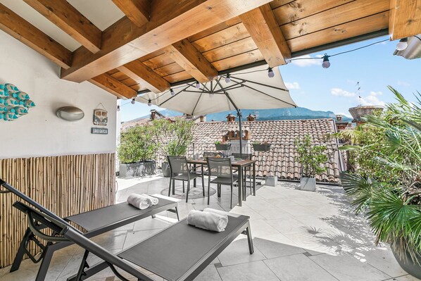 Family Apartment, Multiple Bedrooms (Riva's Rooftop Retreat) | Outdoor dining