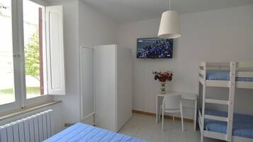 Classic Quadruple Room | Free WiFi, bed sheets