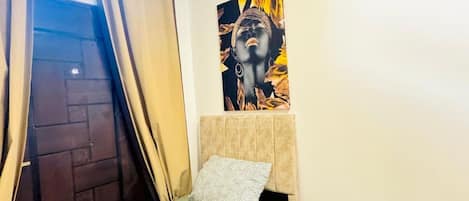 2 bedrooms, desk, iron/ironing board, bed sheets