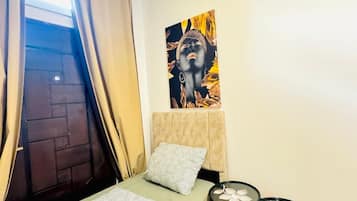 2 bedrooms, iron/ironing board, bed sheets