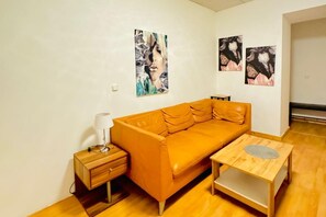 Living area - Stylish 2BR Apart |Sleeps 6 Direct City Access (Vienna)