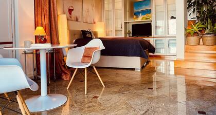 Q-Street-Studio: Charming Apartment in a Historic Timber-Framed House