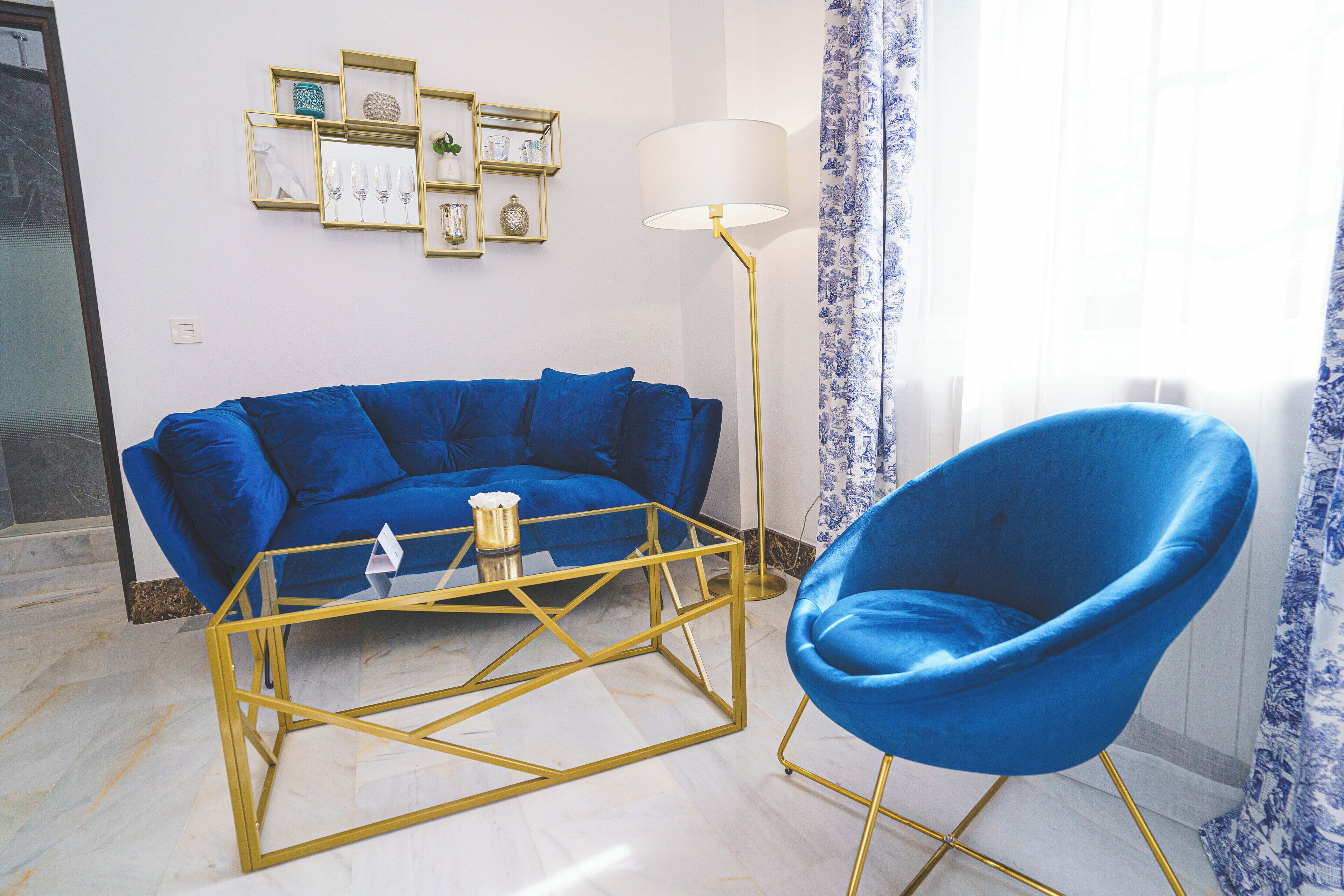 Minibar, rideaux occultants, fer et planche à repasser, lit parapluie