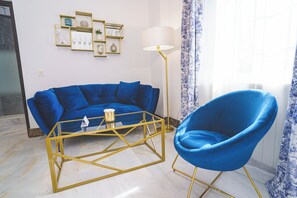 Dobbeltrom – deluxe | Minibar, blendingsgardiner, strykejern/-brett og reiseseng for barn