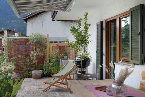 Apartment 'Pfingstrose' with Mountain View, Private Terrace and Wi-Fi