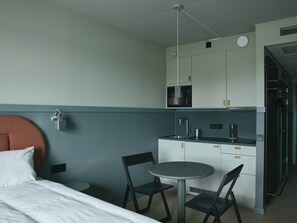 Standard Room, Multiple Beds, Non Smoking (King)