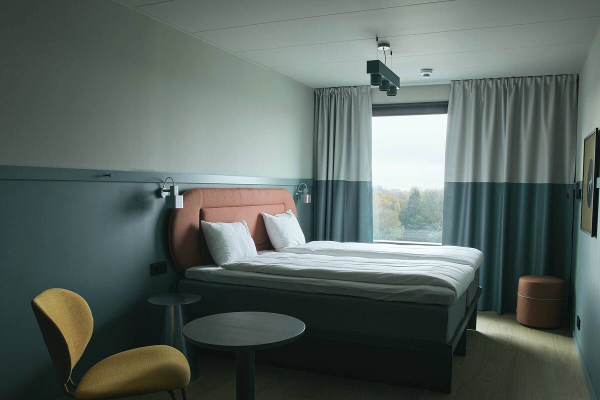 Room, 2 Twin Beds, Non Smoking (Efficiency) | Cribs (surcharge), WiFi (free), bed sheets