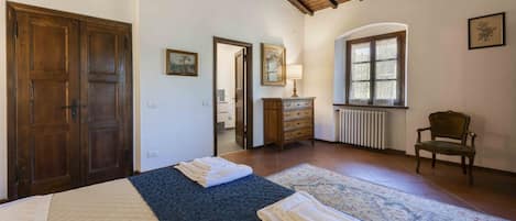 5 Schlafzimmer, Bügeleisen/Bügelbrett, kostenloses WLAN, Bettwäsche