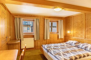 1 bedroom, WiFi, bed sheets - Room '3' with Mountain View, Shared Terrace and Wi-Fi (Hopfgarten in Tirol)